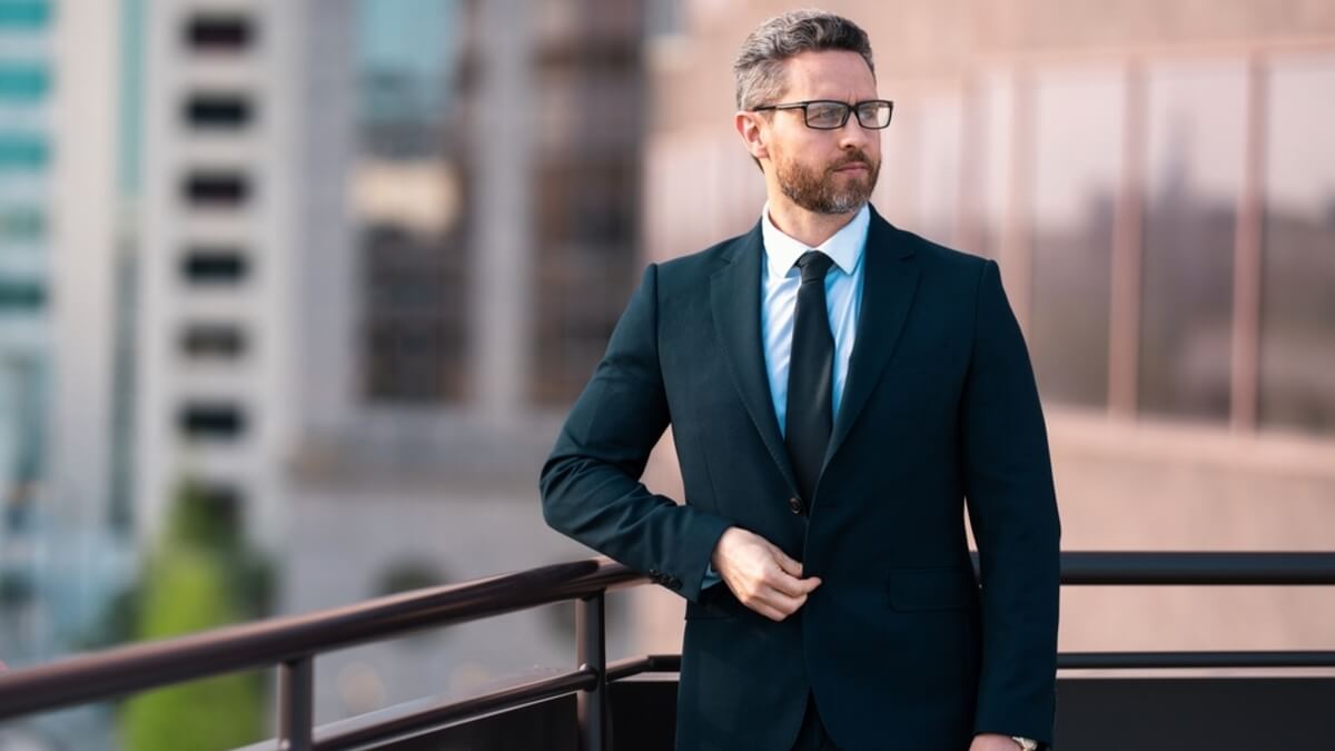 Executivo usa traje preto